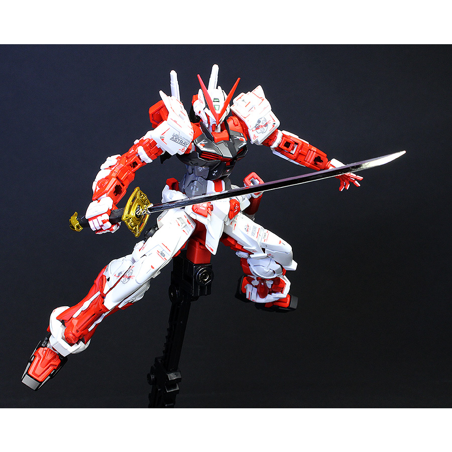 Mô hình Gundam RG 19 Astray Red Frame - Bandai