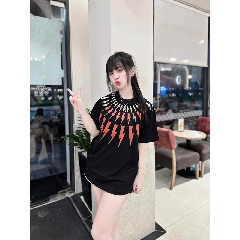 Áo Cộc Nam Nữ In Hình Tia Sét Neil Barrett Đỏ Cam Trắng Quanh Cổ . Áo Thun Siêu Cấp Cháy Phố Cho Các Boy Phố 2023 M87