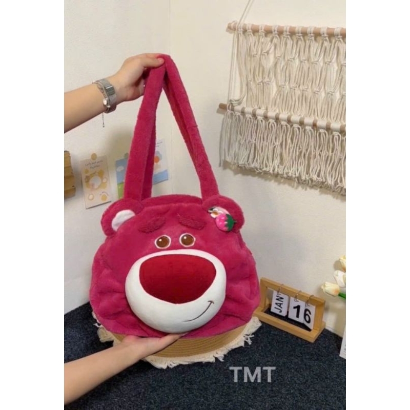 Túi đeo vai gấu hồng lotso tai dâu size 30cm siêu dễ thương, siêu cute lông mềm mịn