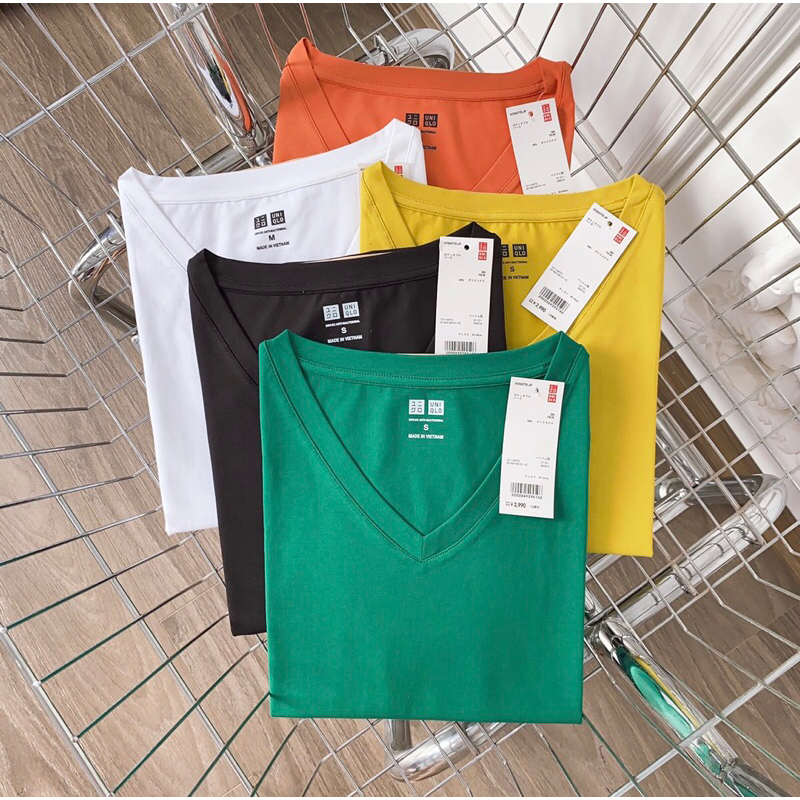 Áo thun nữ trơn cổ tim ngắn tay dáng suông cotton basic đẹp trắng Chely cao cấp, áo phông nữ cổ V cộc Siêu xinh | BigBuy360 - bigbuy360.vn