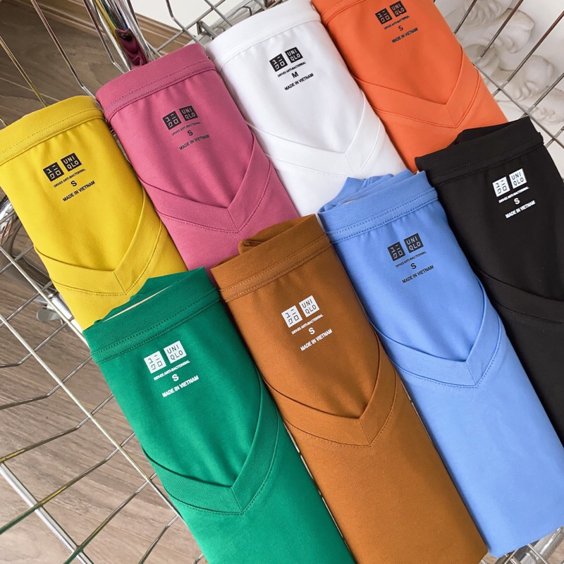 Áo thun nữ trơn cổ tim ngắn tay dáng suông cotton basic đẹp trắng Chely cao cấp, áo phông nữ cổ V cộc Siêu xinh | BigBuy360 - bigbuy360.vn