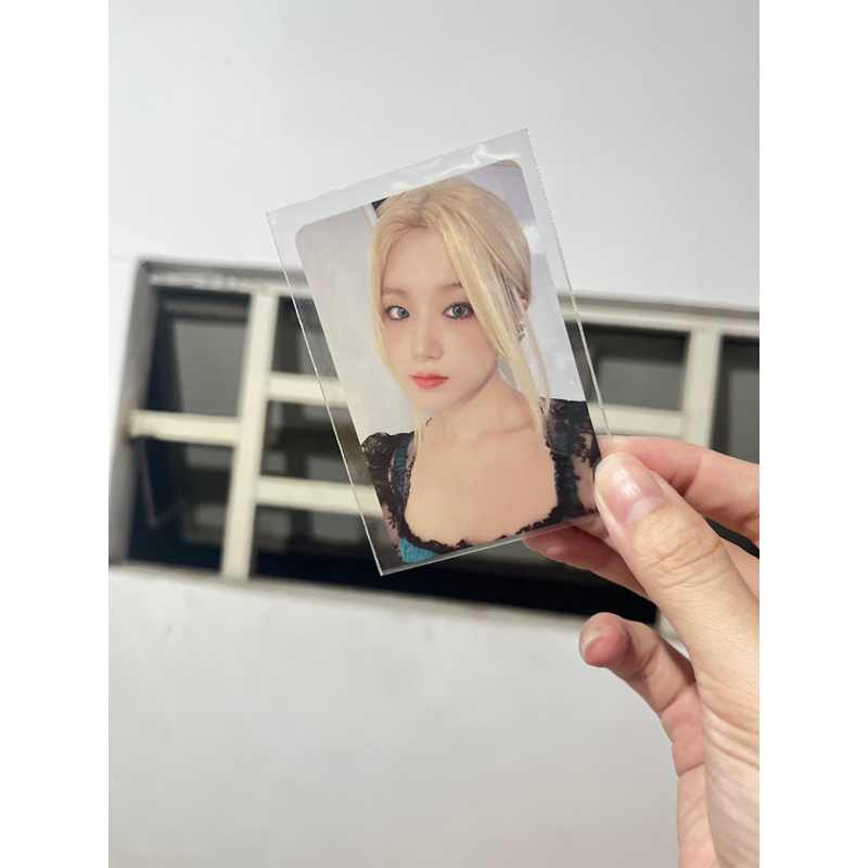 Hình thẻ nhóm nhạc nữ G-idle