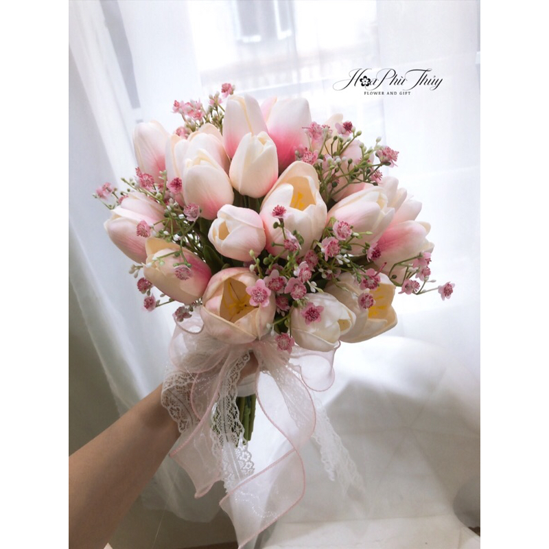 Hoa cưới cầm tay cô dâu bằng lụa cao cấp