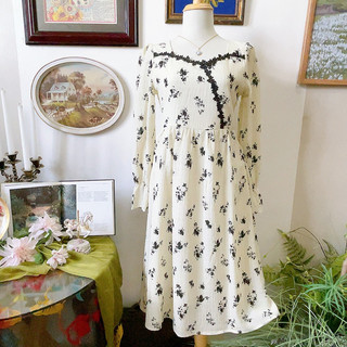 Đầm midi hoa nhí đen tay dài