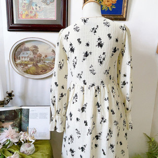 Đầm midi hoa nhí đen tay dài