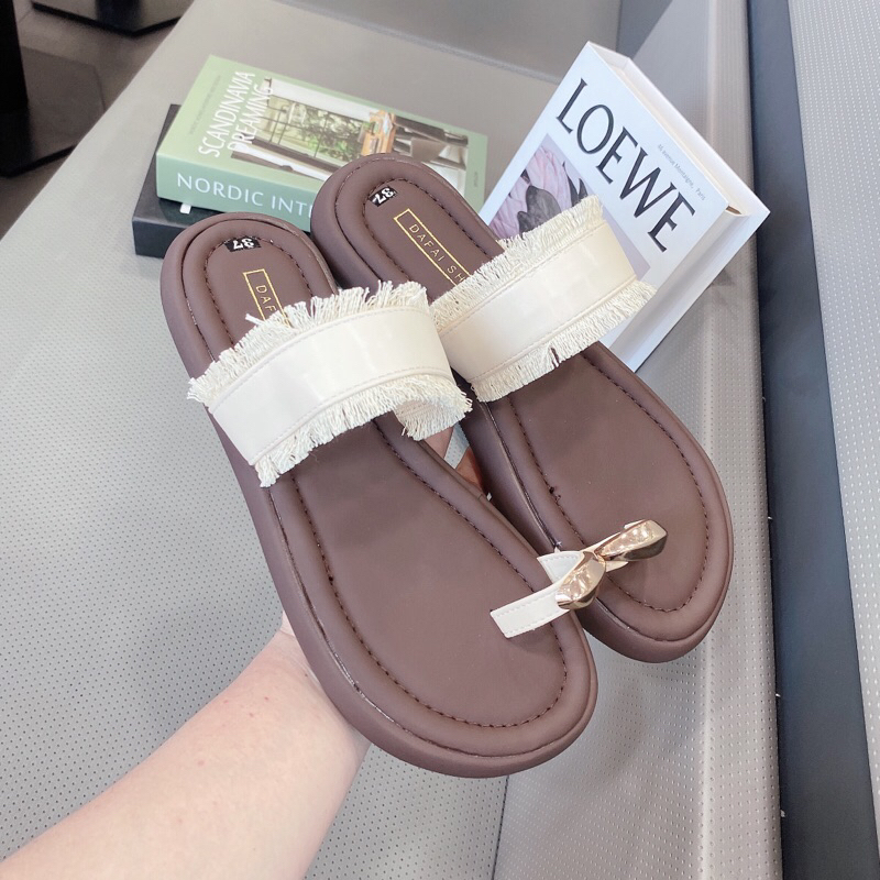 Dép xỏ ngón tua rua siu hot