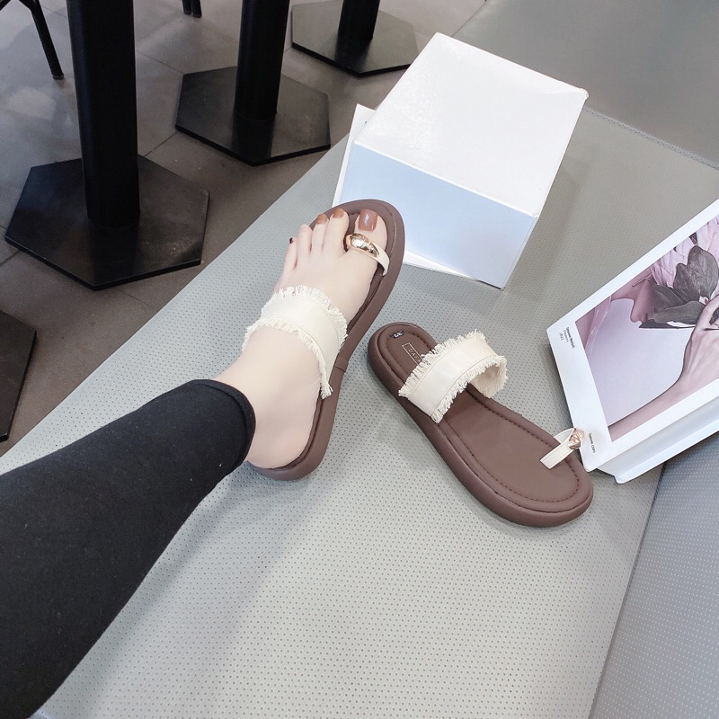 Dép xỏ ngón tua rua siu hot