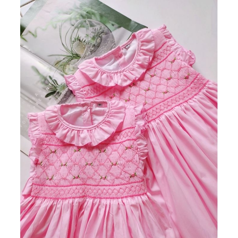 Đầm Smock hồng cổ tròn cho bé gái 9kg - 29kg