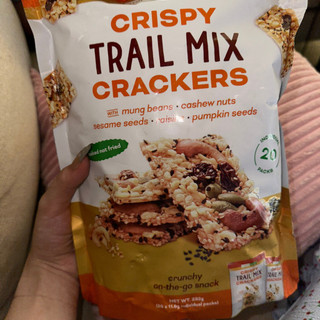 Bánh Crispy Trail Mix Crackers