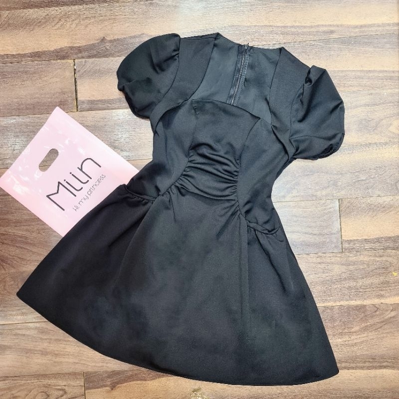 Váy umi cổ vát dúm thân