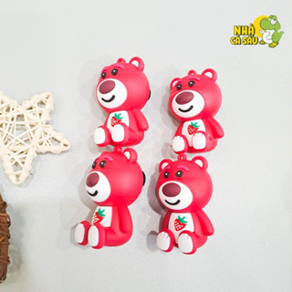 Jiibitz charm sticker đá hình gấu dâu hồng, gấu lotso gắn trang trí dép sục cross - Nhà Cá Sấu