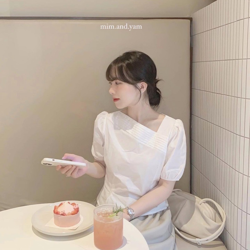 Áo thô cổ xếp ly cách điệu