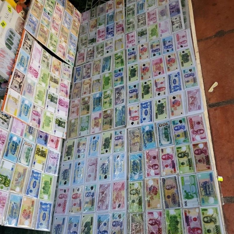 1 vỉ mô hình  đồ chơi mini bằng giấy cho bé