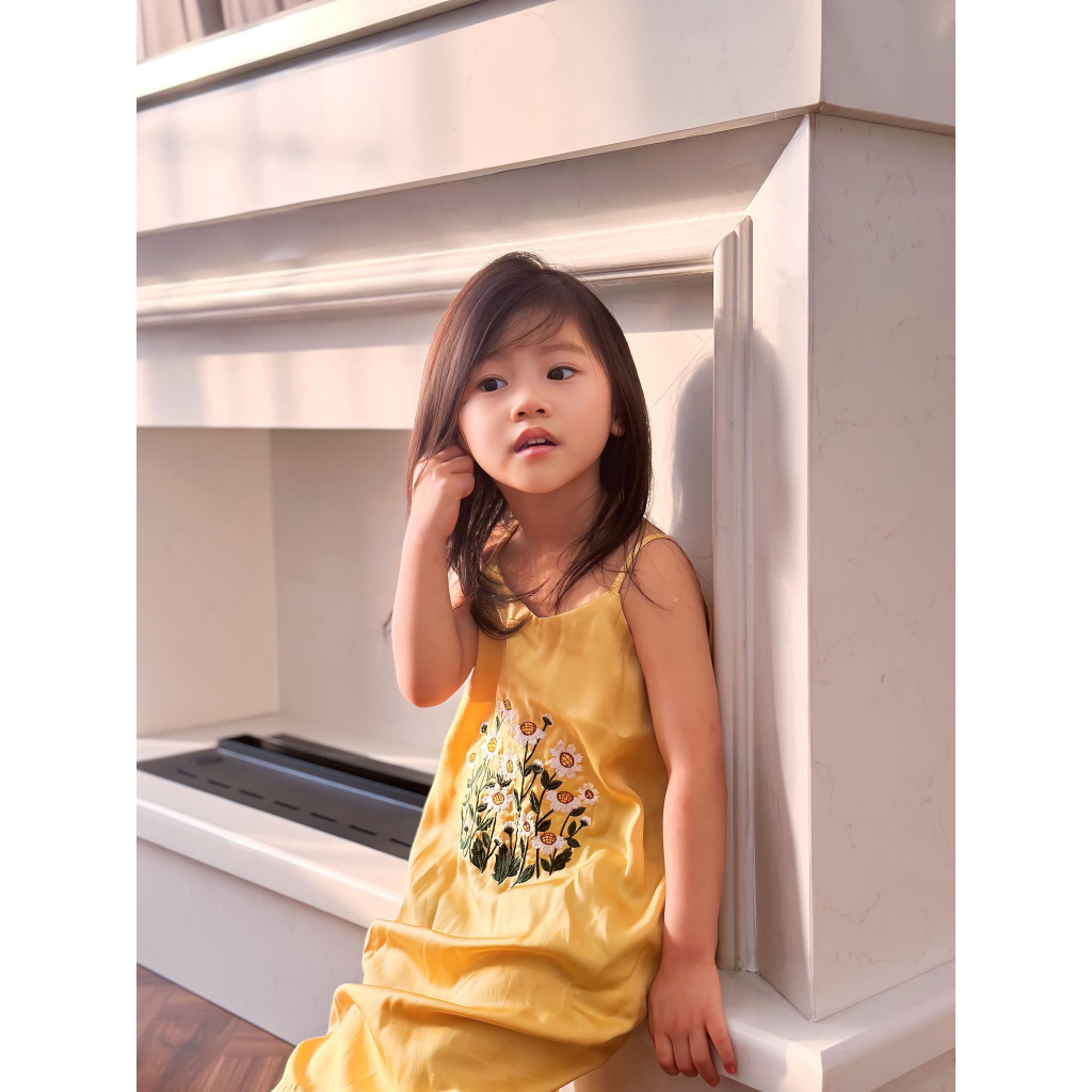Set đầm váy 2 dây thêu hoa cúc cho mẹ và bé gái Anniebaby chất liệu lụa ngọc trai mềm mịn thoáng mát phong cách mùa hè