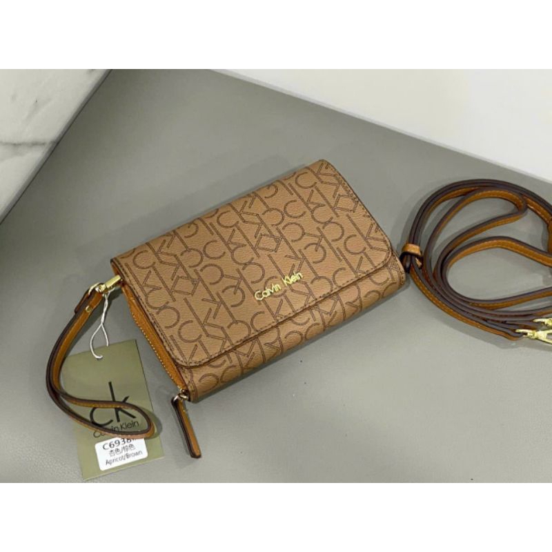 CẦM TAY VÀ ĐEO CHÉO