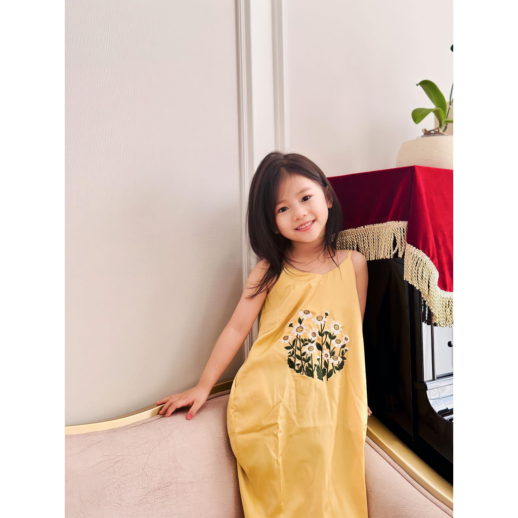 Set đầm váy 2 dây thêu hoa cúc cho mẹ và bé gái Anniebaby chất liệu lụa ngọc trai mềm mịn thoáng mát phong cách mùa hè
