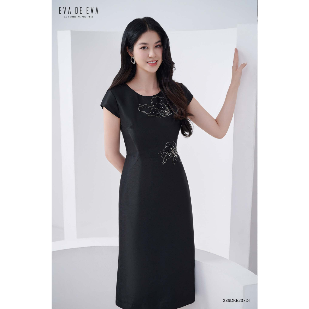 Đầm tafta đen tay ngắn dáng dài Eva de Eva 23SDKE237D