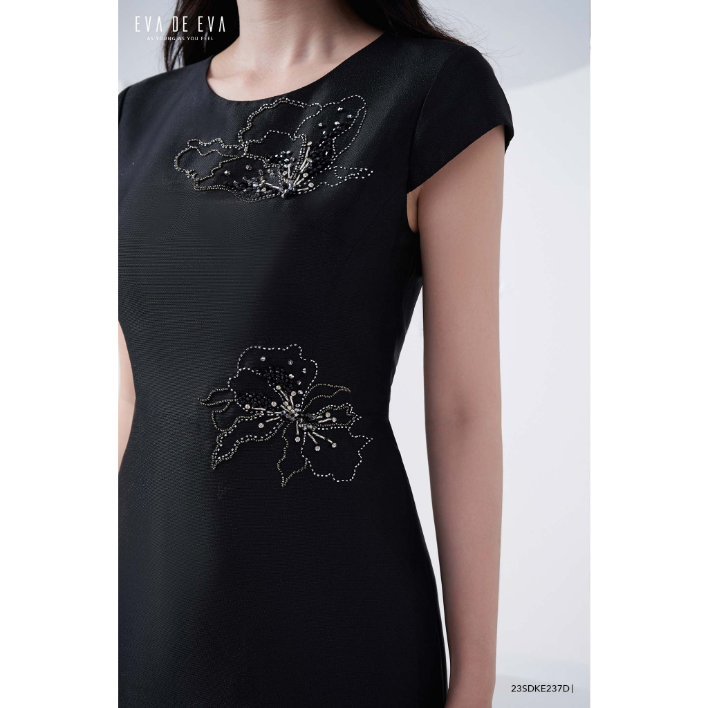 Đầm tafta đen tay ngắn dáng dài Eva de Eva 23SDKE237D