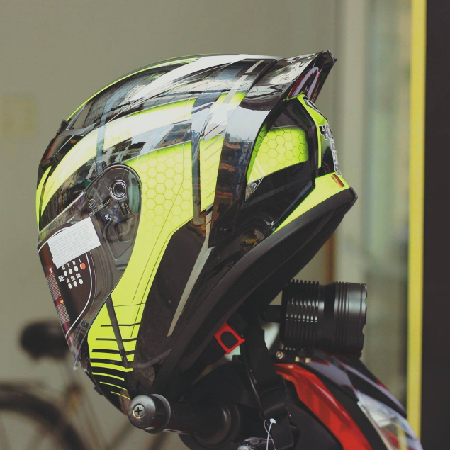 Đuôi Gió Uniswap Gắn Mũ Bảo Hiểm Fullface