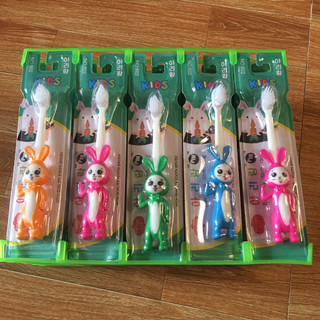Bàn chải đánh răng trẻ em hình thú (set 4 chiếc)