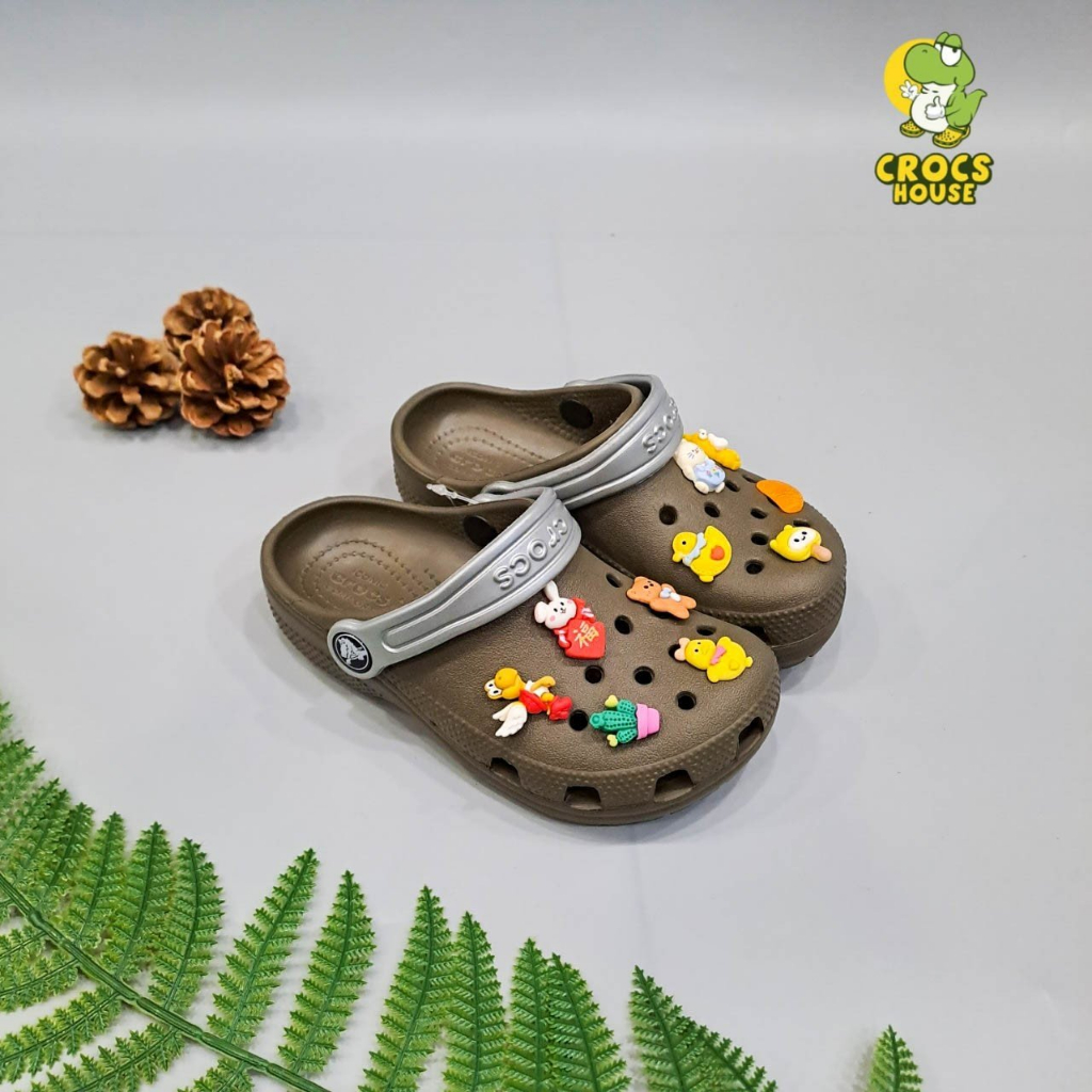 Dép cross classic trẻ em chính hãng màu nâu tặng jbbitz sticker 3D, dép sục cross bé trai hàng xuất dư VNXK Nhà Cá Sấu