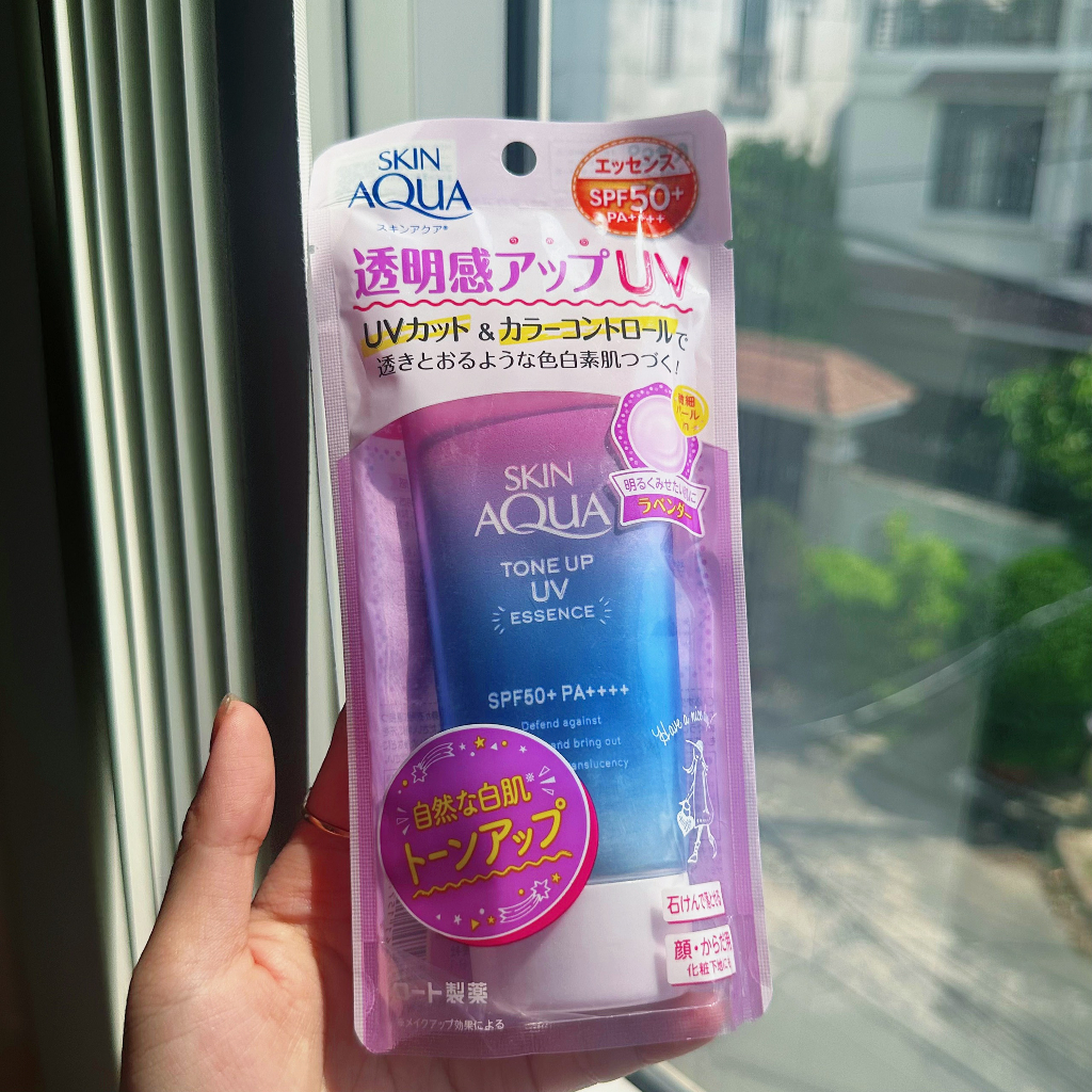 Kem chống nắng Sunplay Skin Aqua Tone Up UV Essence Lavender nâng tông, kiềm dầu dành cho mọi loại da