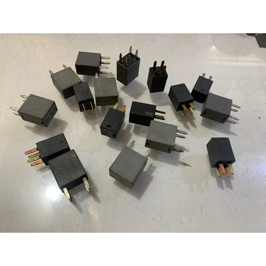RELAY (ROLE) 4 chân dẹp nhỏ, Chân Kim Chữ Nhật, Vuông 40A -12V Hàng Bãi (Tháo Xe) Thương Hiệu DECO, Kia, Hyundai