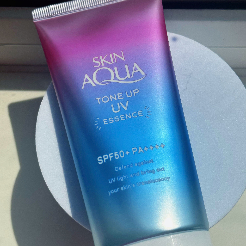Kem chống nắng Sunplay Skin Aqua Tone Up UV Essence Lavender nâng tông, kiềm dầu dành cho mọi loại da