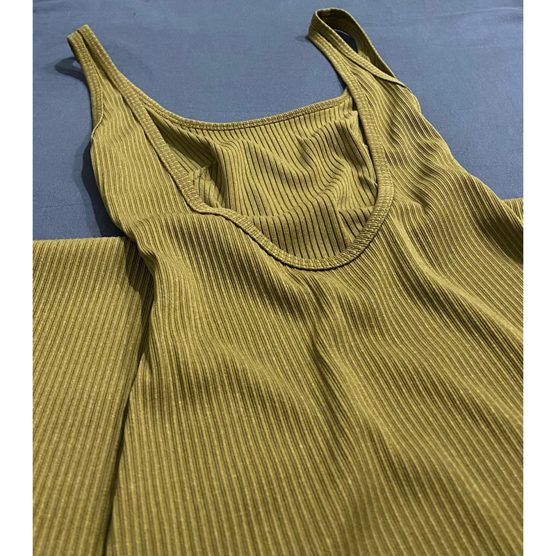 Đầm body thiết kế khoét lưng sexy