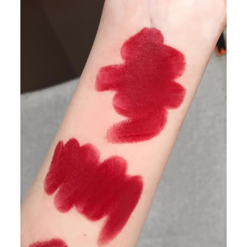 Son kem lì Ultra Care Liquid