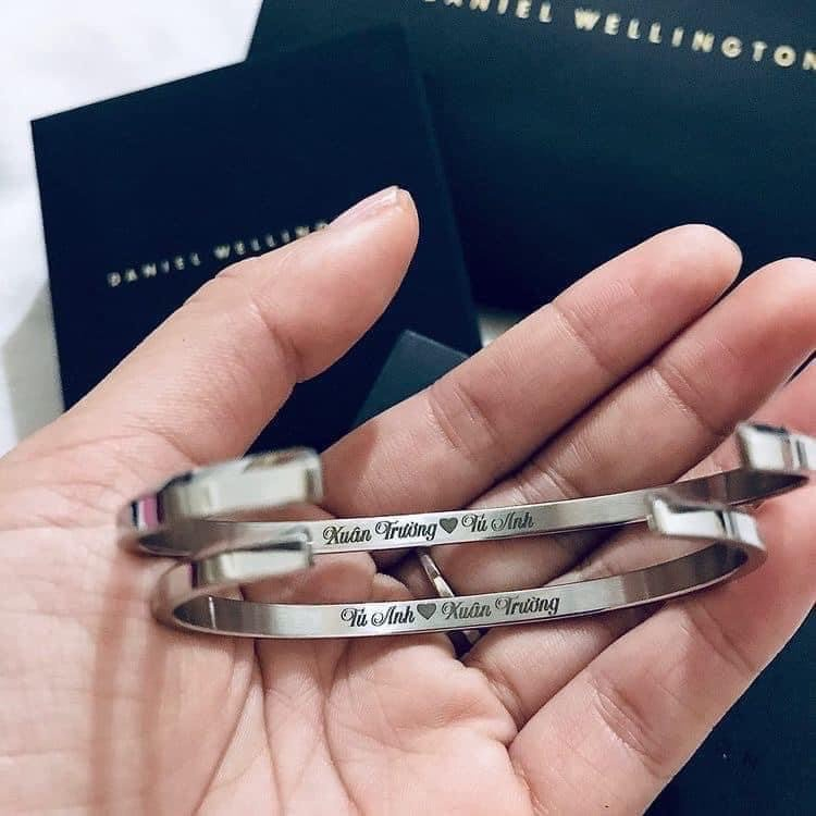 Vòng tay Cuff DW Ver 1 Khắc Tên Theo Yêu -Lắc tay đôi titan không gỉ