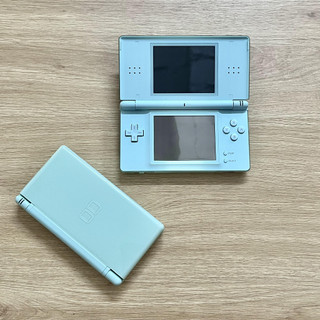 Máy Chơi game Nintendo DS Lite ( Full 2000 Game Free)