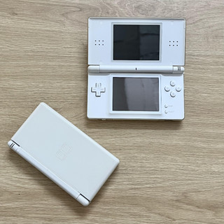 Máy Chơi game Nintendo DS Lite ( Full 2000 Game Free)