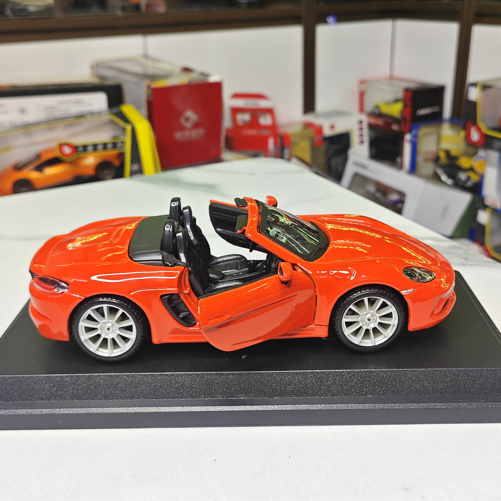 Mô hình xe ô tô kim loại Porsche 718 Boxster tỉ lệ 1:24 hãng Burago 2 màu