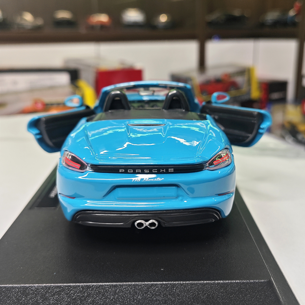 Mô hình xe ô tô kim loại Porsche 718 Boxster tỉ lệ 1:24 hãng Burago 2 màu