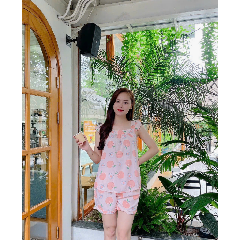 Bộ đồ mặc nhà lanh Chillwear cao cấp, dáng áo gile phối bèo quần đùi họa tiết quả đào siêu dễ thương đáng yêu Mùa hè