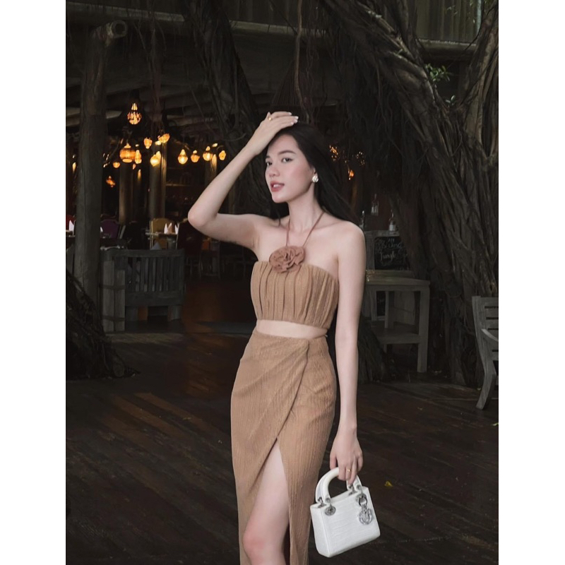 set áo yếm cài hoa+chân váy đắp chéo