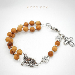 Vòng mân côi hạt gỗ đính Mề Đay Thánh Gia Holy Family thiết kế handmade MOONGEM, phụ kiện quà tặng Công Giáo