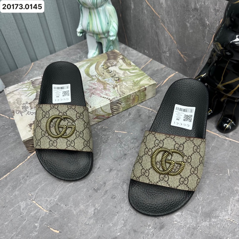 Dép lê GC 2 màu xanh nâu về thêm quai da có gắn logo thương hiệu