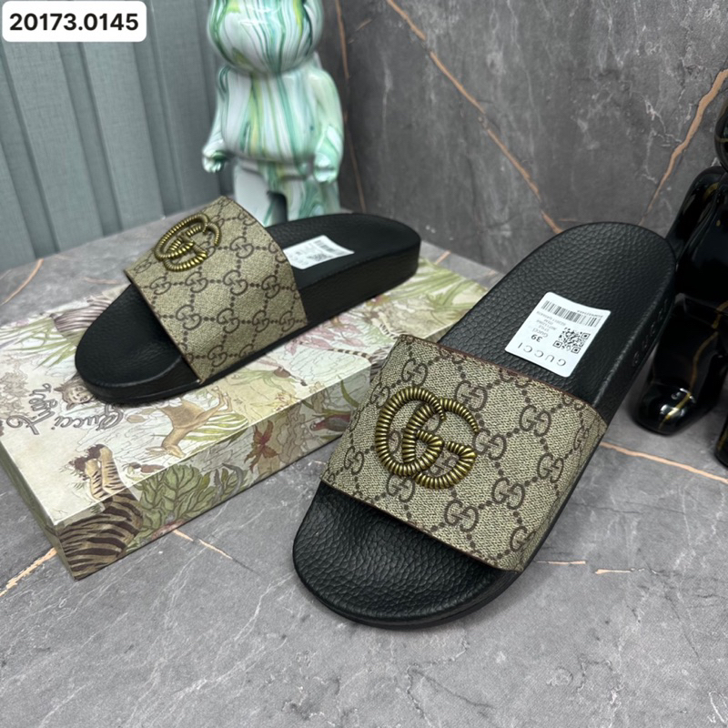 Dép lê GC 2 màu xanh nâu về thêm quai da có gắn logo thương hiệu