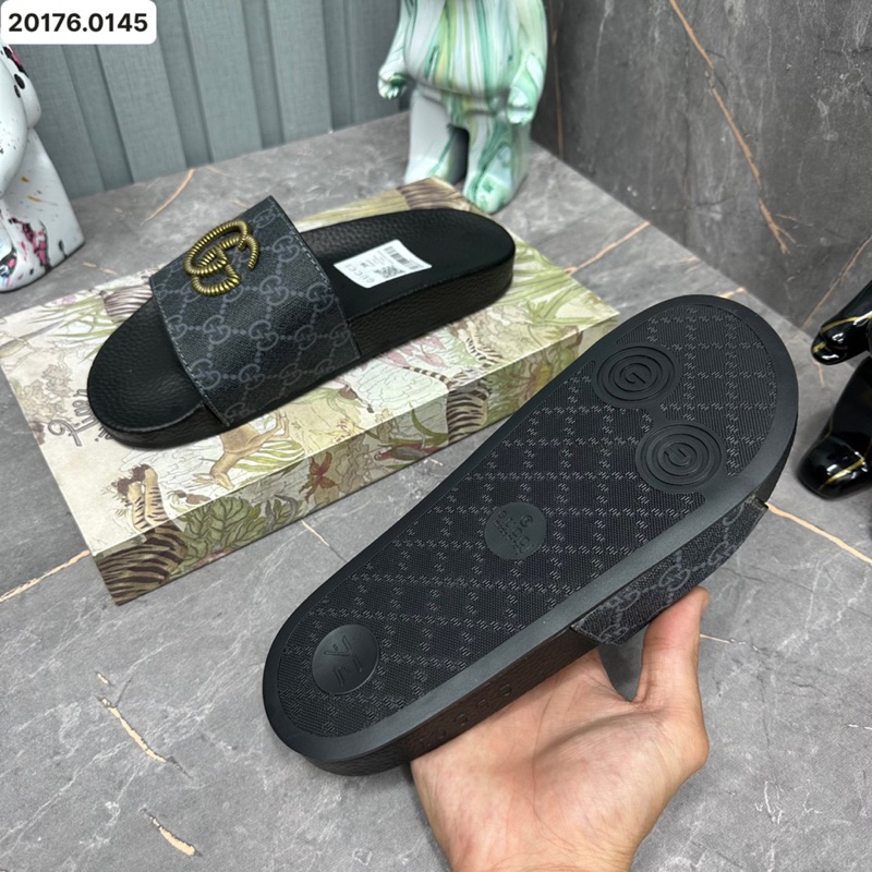 Dép lê GC 2 màu xanh nâu về thêm quai da có gắn logo thương hiệu