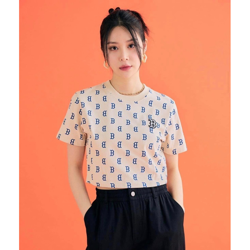 Áo thun MLB monogram dáng croptop