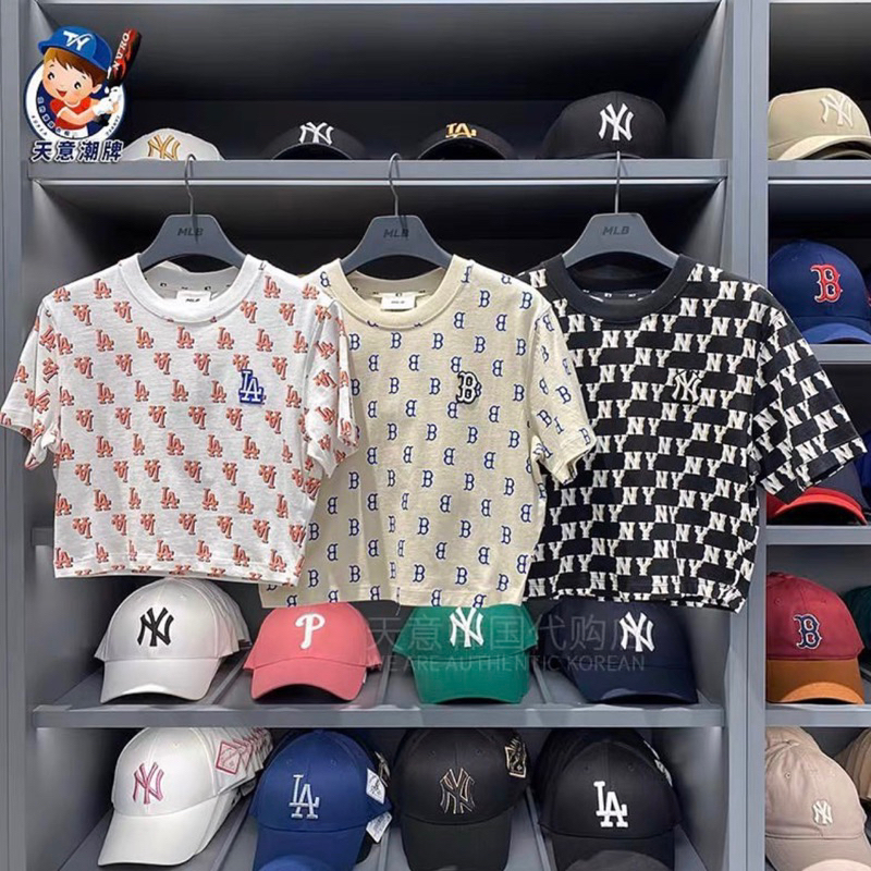 Áo thun MLB monogram dáng croptop
