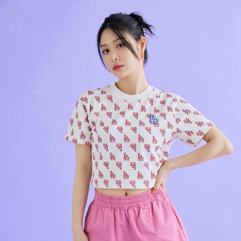 Áo thun MLB monogram dáng croptop