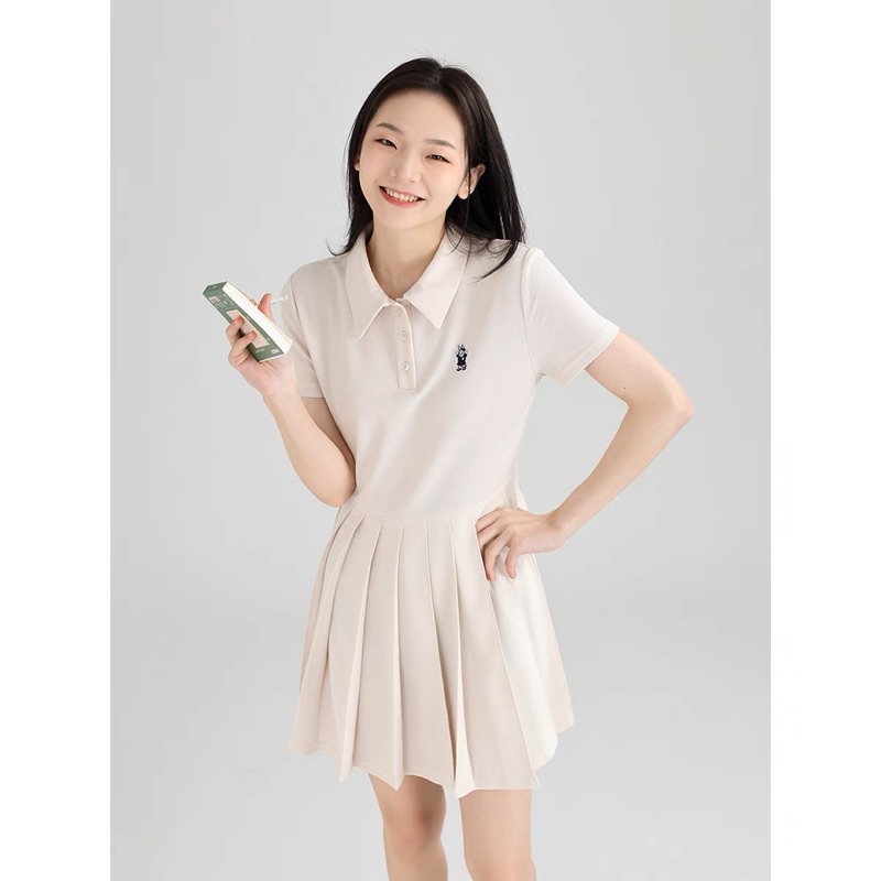 Váy polo xếp li thêu gấu