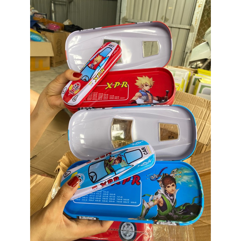 Hộp Bút Thiếc 2 Tầng Mẫu Xe Ô Tô Mickey Cho Bé Trai