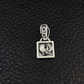 Mật dây chuyền chromehearts