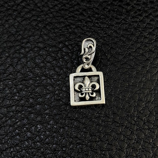 Mật dây chuyền chromehearts