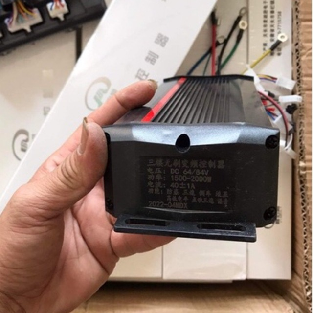 IC Đen chỉ đỏ 1500w -200w 60/84v (5 đến 7 bình)