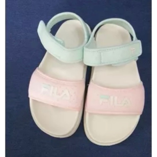 Dép sandal Fi.La hàng VNXK cho bé. Size Korea 170 => 230 tuỳ màu, size tính 230 = 23cm lòng bàn chân.
